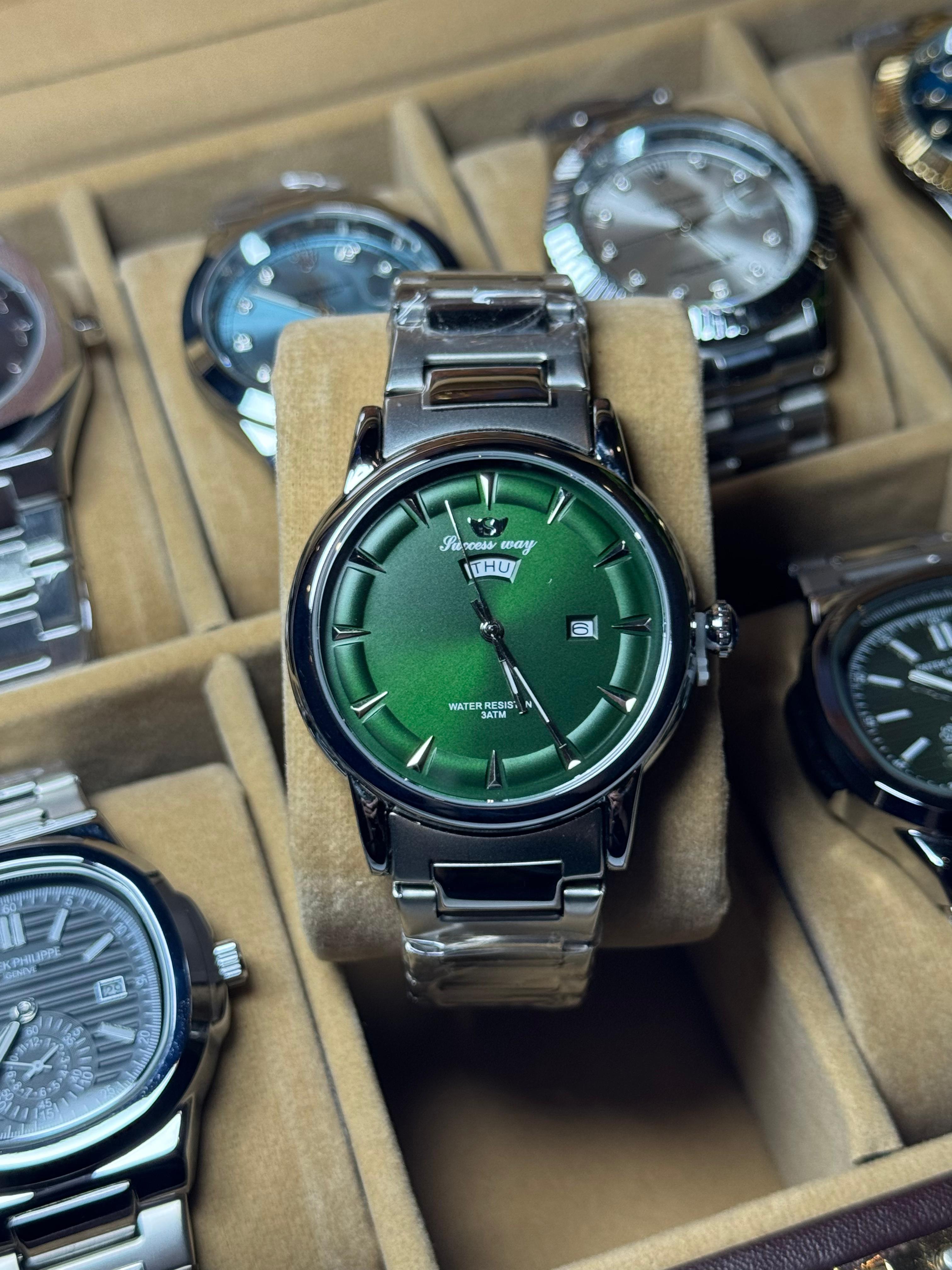 Success Way Luxury watch- Date and Day with silver chain and green dial
